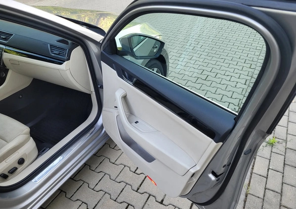 Skoda Superb cena 68000 przebieg: 268000, rok produkcji 2015 z Cieszyn małe 781